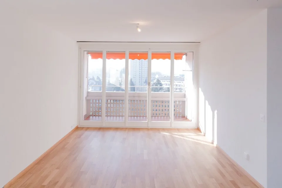 Wohnung mit 4.5 Zimmern im letzten Stock mit Balkon – Foto 8 von 12