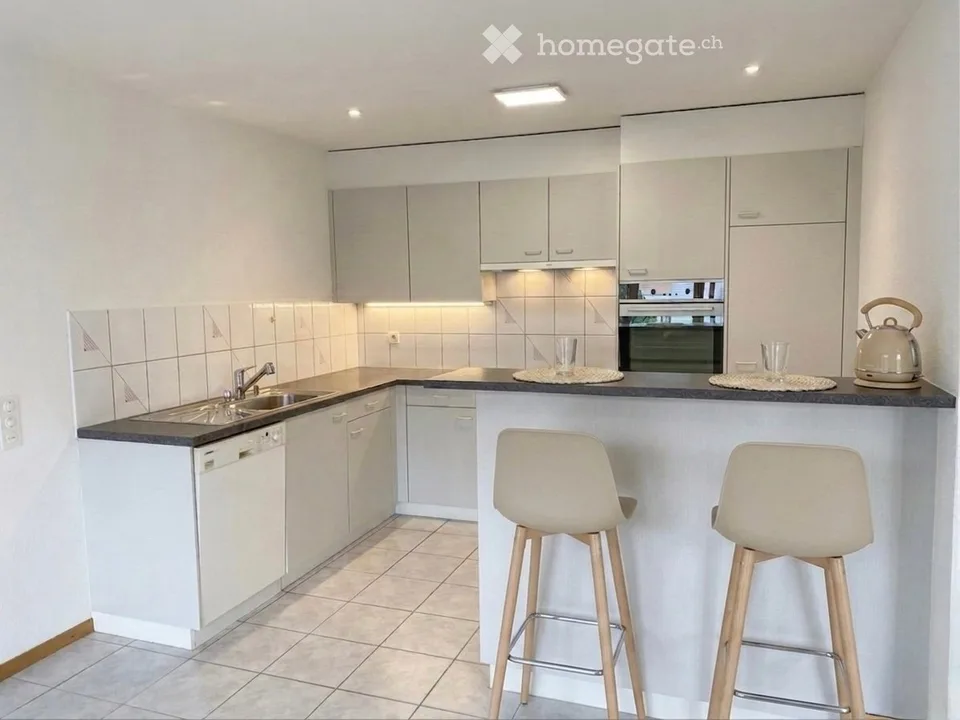Appartement mit Kamin und Balkon von 3.5 Zimmern – Foto 3 von 5