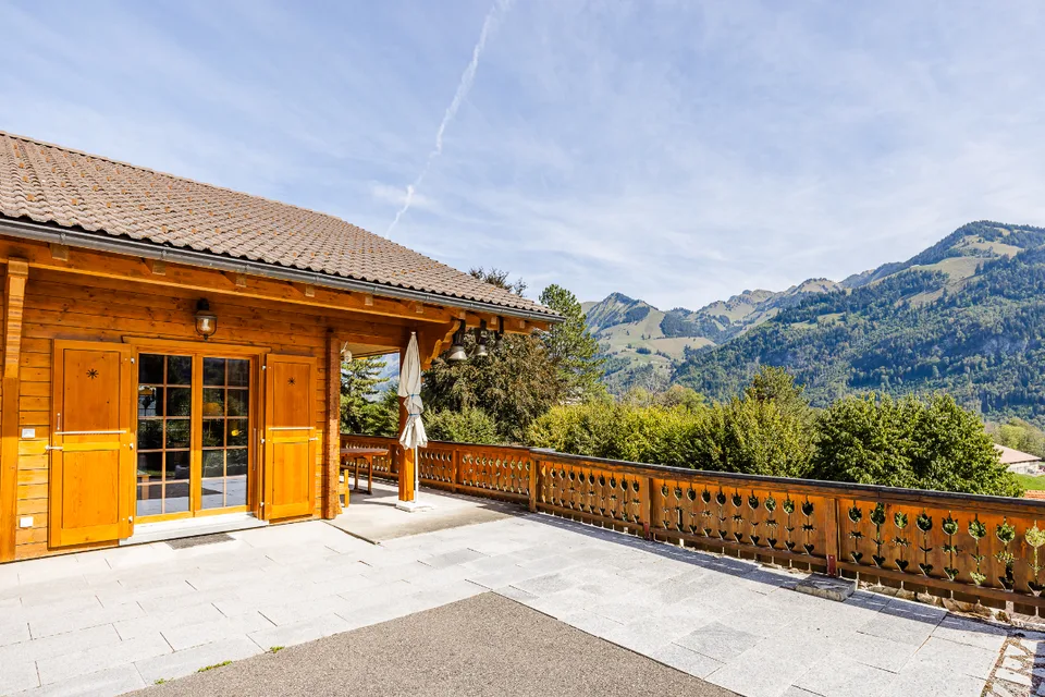 Chalet generoso in una posizione tranquilla con vista panoramica – foto 3 di 13