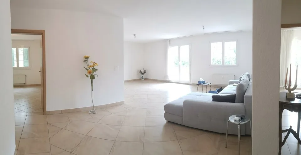 Ampio appartamento di 5,5 locali in vendita a Soyhières con grande balcone di 35m – foto 15 di 26