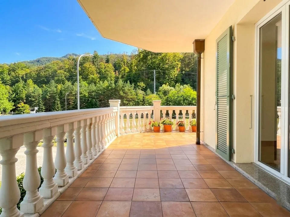 Ampio appartamento di 5,5 locali in vendita a Soyhières con grande balcone di 35m – foto 6 di 26