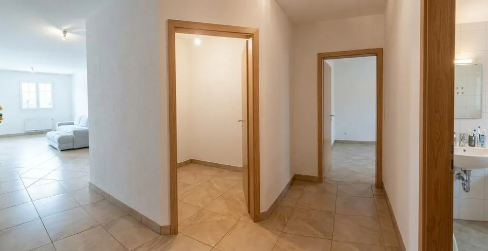 Ampio appartamento di 5,5 locali in vendita a Soyhières con grande balcone di 35m – foto 21 di 26