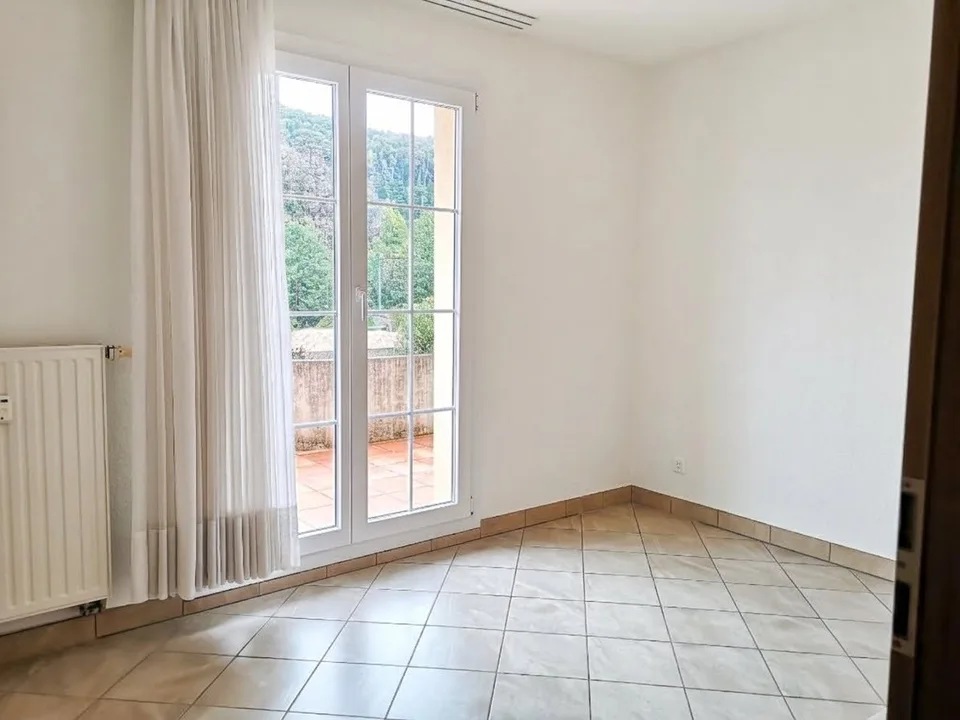Ampio appartamento di 5,5 locali in vendita a Soyhières con grande balcone di 35m – foto 12 di 26