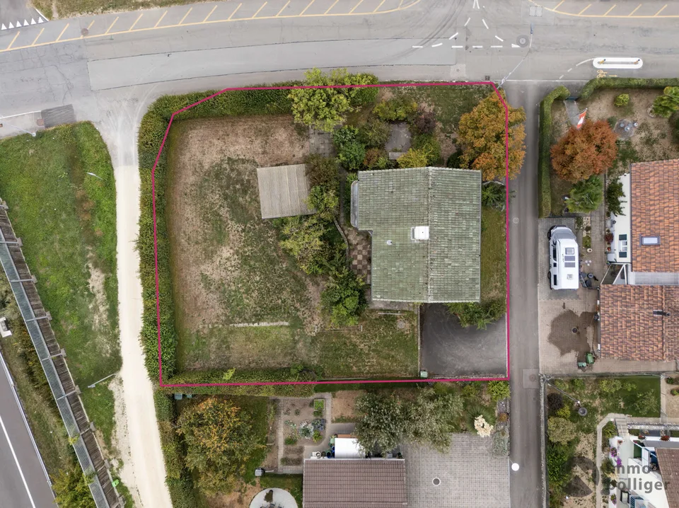 Terrain centralement situé avec potentiel – photo 2 sur 13