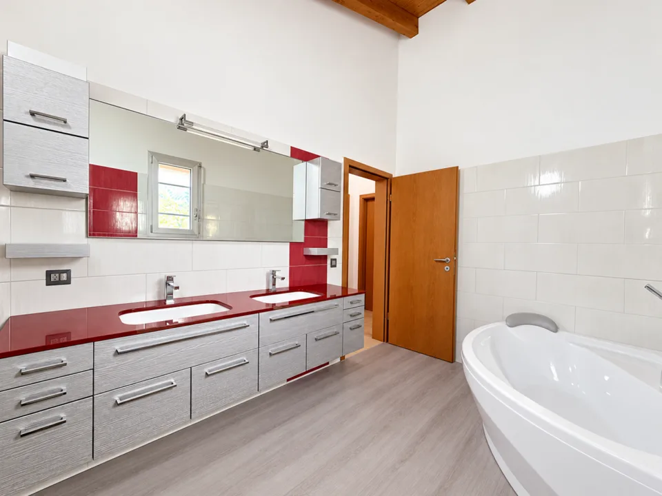 DAVESCO SORAGNO - LE PLAISIR DE VIVRE DANS UNE MAISON INDÉPENDANTE, ENTRE CONFORT, VERDURE ET TRANQUILLITÉ – photo 8 sur 20