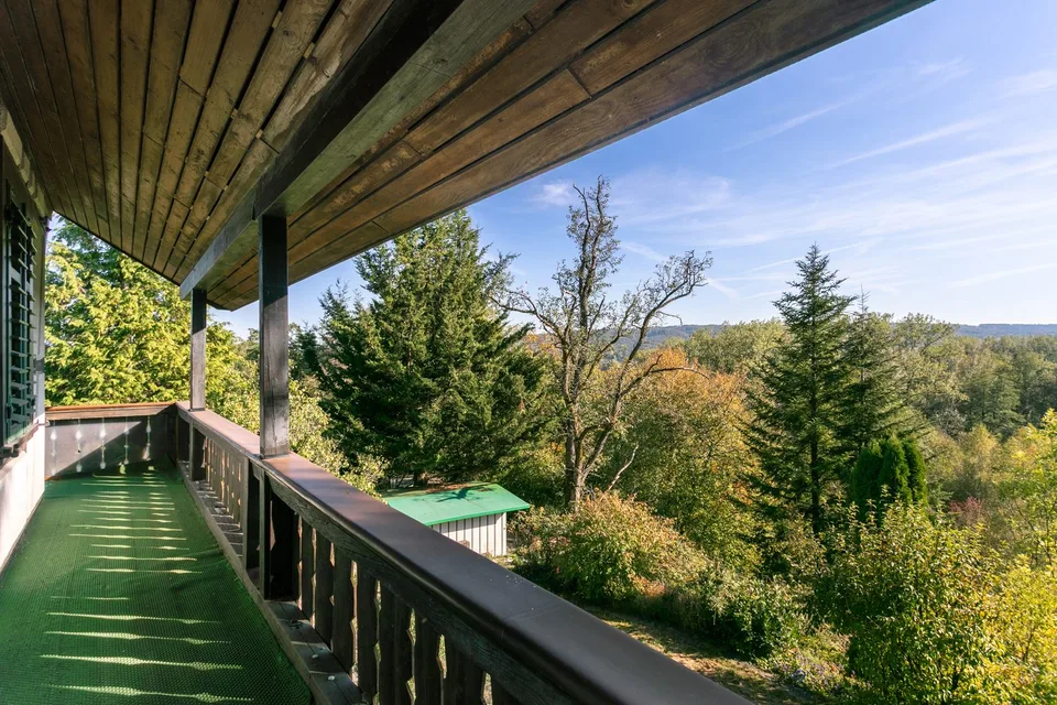 Terrain avec propriété existante et décor naturel – photo 3 sur 5