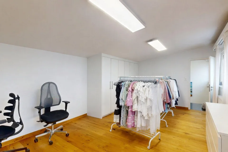 6.5 Zimmer Doppelhaushälfte mit eigenem Garten und Studio – Foto 4 von 6