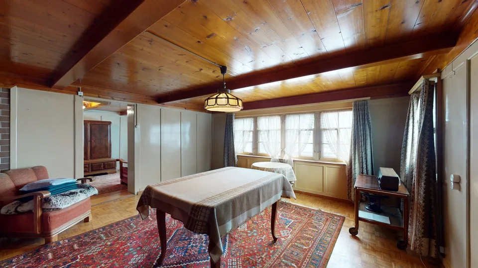 Grosszügiges Doppelhaus mit Scheune und weitläufigem Umschwung zu verk – Foto 7 von 13
