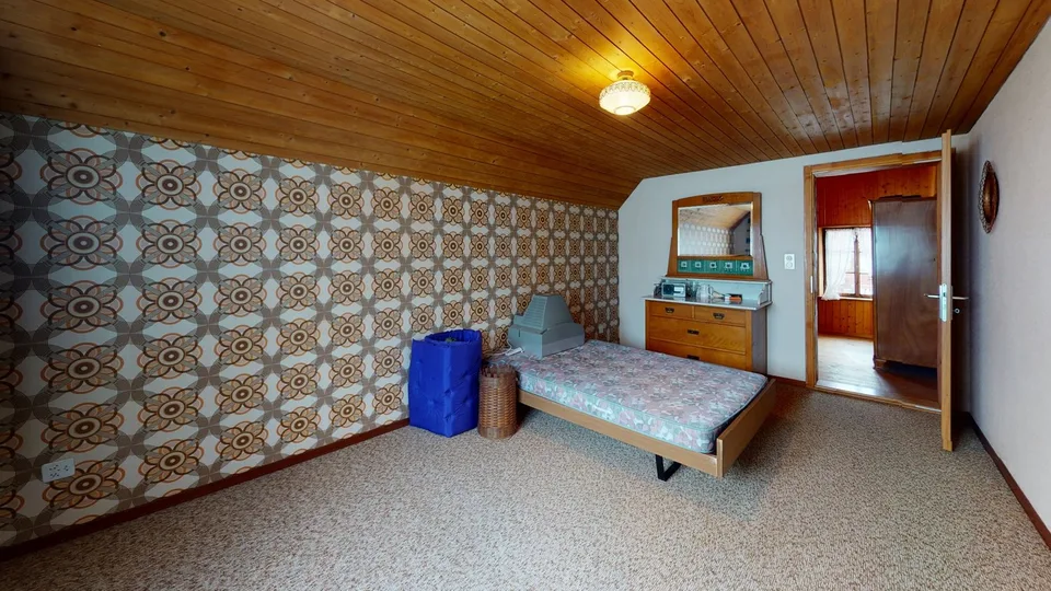 Grosszügiges Doppelhaus mit Scheune und weitläufigem Umschwung zu verk – Foto 12 von 13