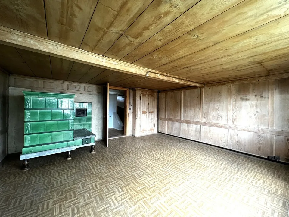Grosszügiges Doppelhaus mit Scheune und weitläufigem Umschwung zu verk – Foto 10 von 13