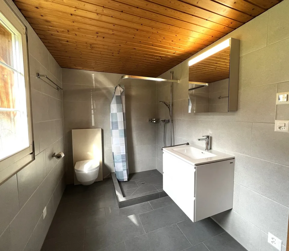 Grosszügiges Doppelhaus mit Scheune und weitläufigem Umschwung zu verk – Foto 4 von 13