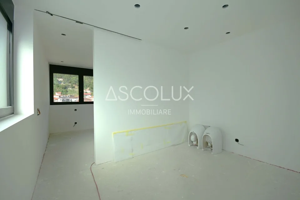 Exklusive Attikawohnung mit grosser gedeckter Terrasse – 3 Parkplätze inklusive – Foto 12 von 28