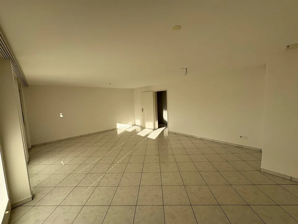 ***Appartamento luminoso 4.5 locali con balcone*** – foto 5 di 17