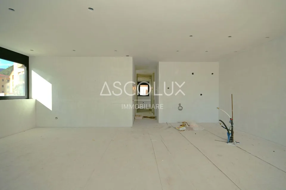 3.5 Locali con Terrazza Coperta di Grandi Dimensioni e 2 posteggi inclusi – foto 9 di 28