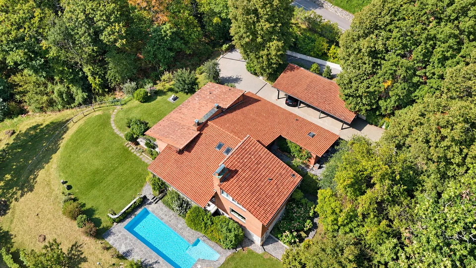 Villa d'Autore: Blick auf den Luganer- und Agno-Golf. Energetisch hochwertiger Standort – Foto 3 von 13