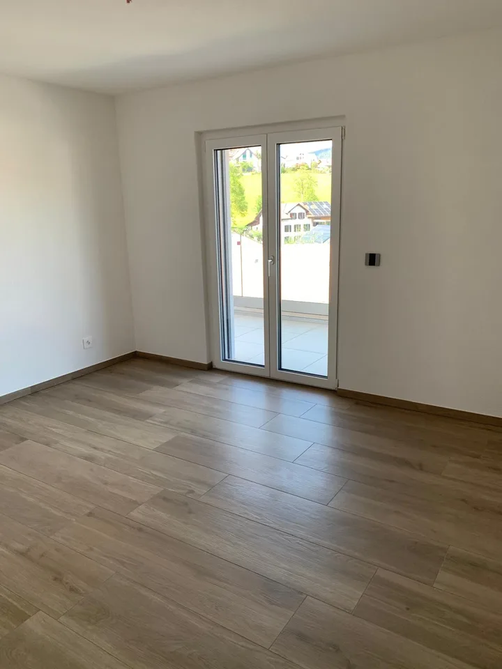 Neue 4-Zimmer-Wohnung mit Balkon in Tavannes – Foto 2 von 9