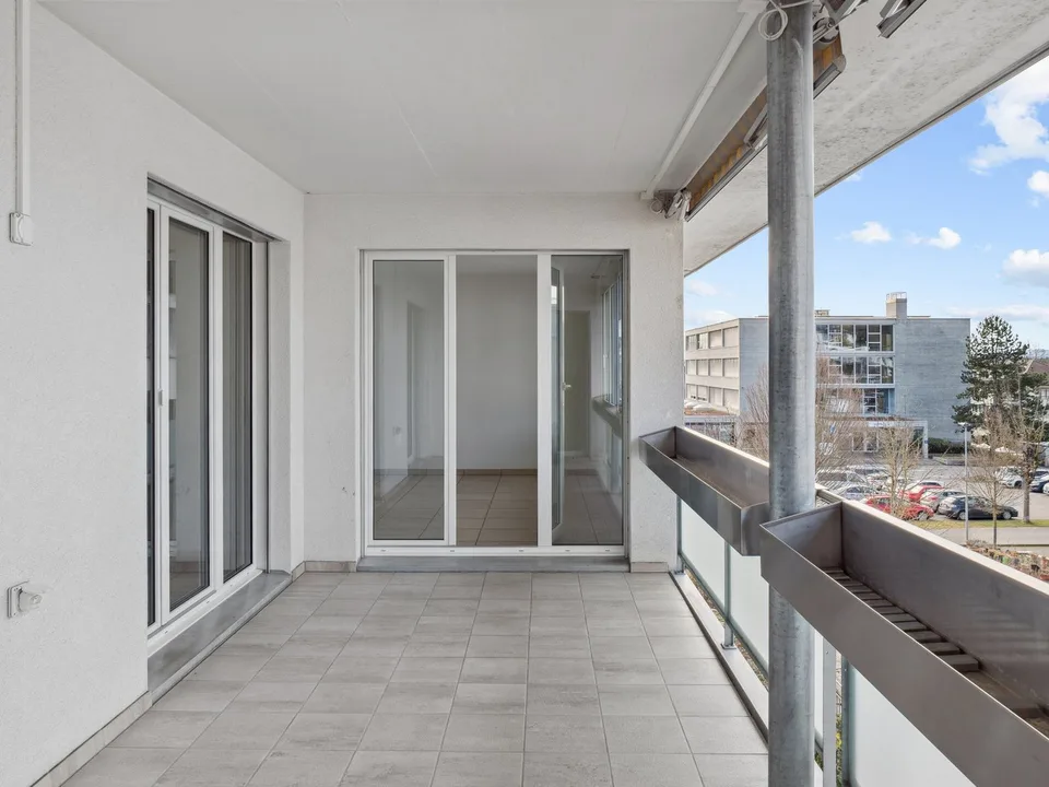 Appartamento di 4.5 locali con 102 m², 15.7 m² loggia & stufa svedese – vivere con comfort a Lyss – foto 9 di 10