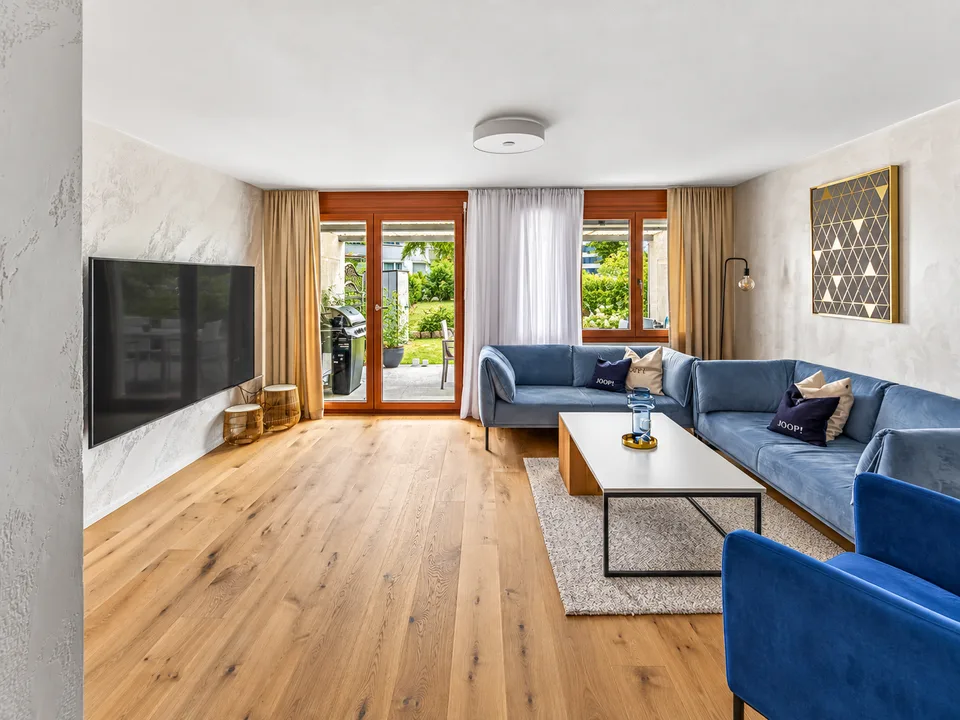 Familienglück mit Garten & Pool - modernisiertes, 4.5-Zimmer-Reihenhaus – Foto 2 von 16