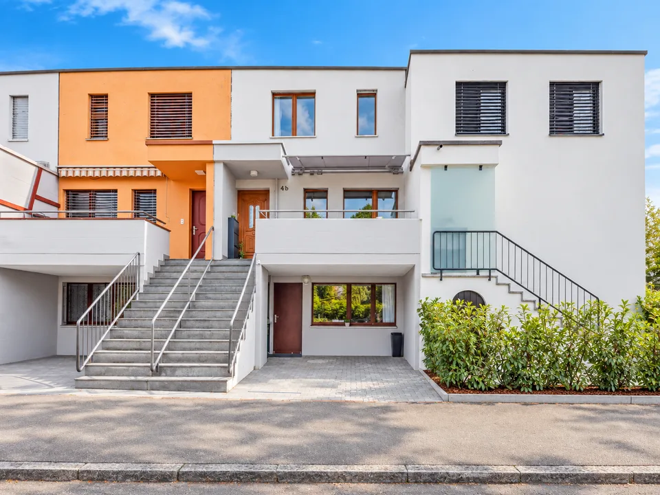 Familienglück mit Garten & Pool - modernisiertes, 4.5-Zimmer-Reihenhaus – Foto 5 von 16