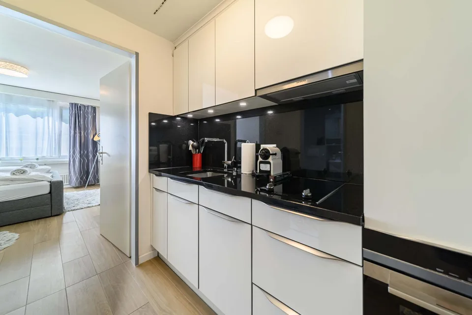 Renovierte und möblierte 1.5-Zimmer-Wohnung in Zug mit Seesicht – Foto 6 von 18