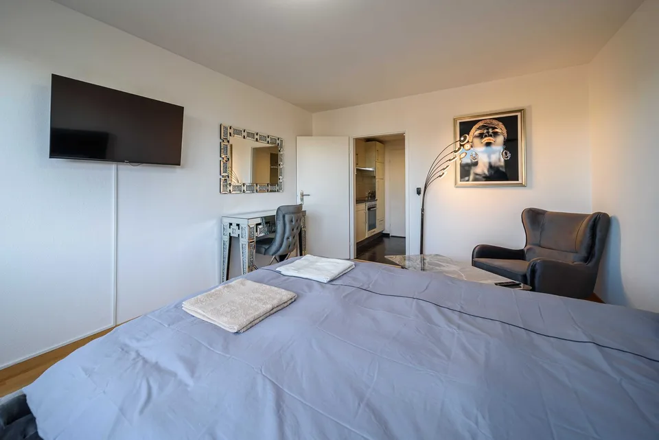Renovierte und möblierte 1.5-Zimmer-Wohnung in Zug mit Seesicht – Foto 11 von 18