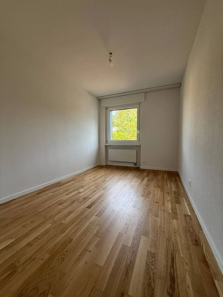 4.5 Zimmerwohnung im Erdgeschoss in Kerzers – foto 4 di 8