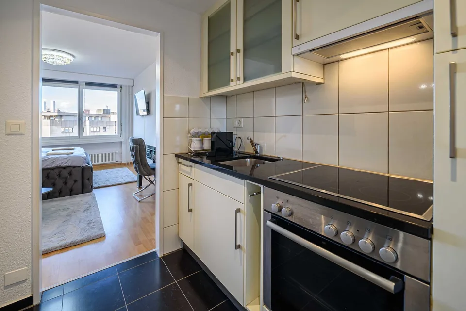 Renovierte und möblierte 1.5-Zimmer-Wohnung in Zug mit Seesicht – Foto 8 von 18