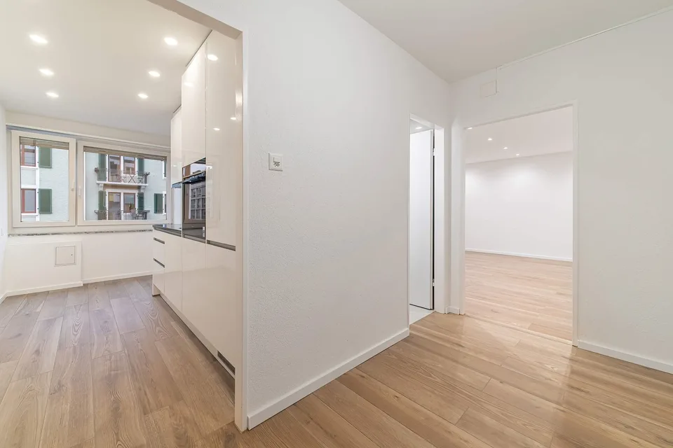 Renovierte 2.5-Zimmer-Wohnung mit Balkon an der Laufenstrasse in Basel – Foto 8 von 15