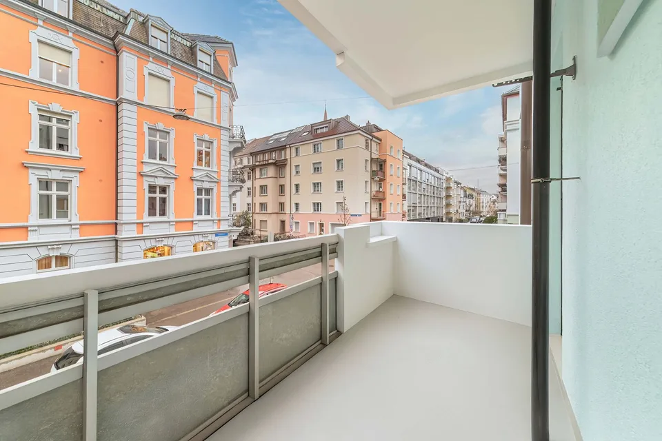 Renovierte 2.5-Zimmer-Wohnung mit Balkon an der Laufenstrasse in Basel – Foto 2 von 15