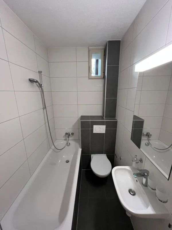 01544 - 4-Zimmer-Wohnung - Comba-Borel 3 - NEUCHATEL – Foto 7 von 8