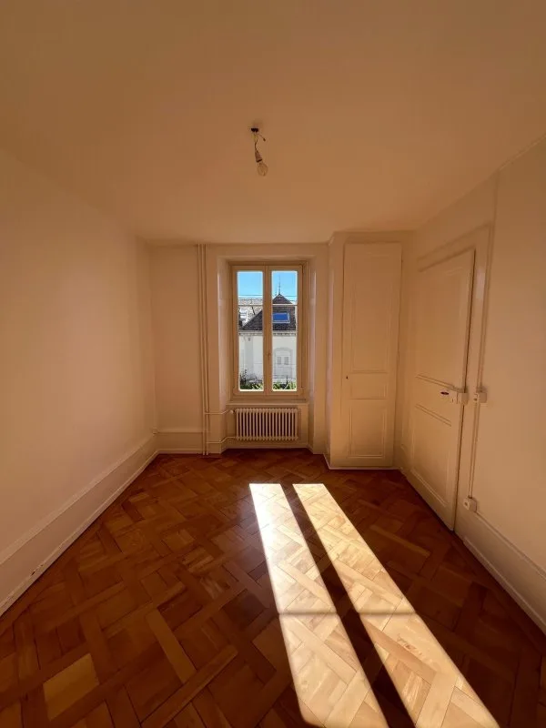 01544 - 4-Zimmer-Wohnung - Comba-Borel 3 - NEUCHATEL – Foto 4 von 8