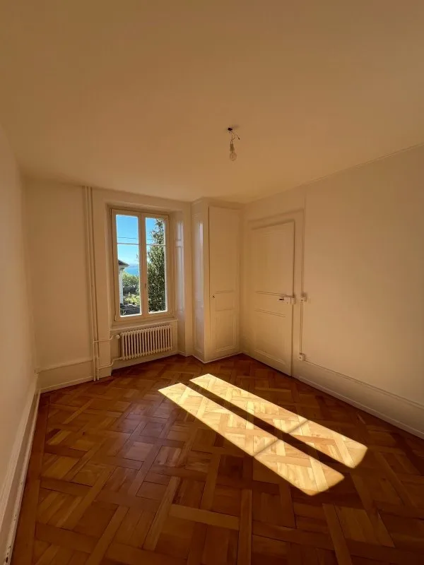 01544 - 4-Zimmer-Wohnung - Comba-Borel 3 - NEUCHATEL – Foto 3 von 8