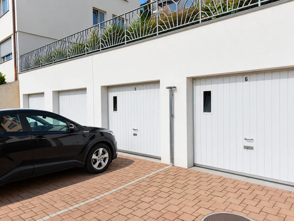 Garagenbox mit zusätzlichem Abstellplatz in Hombrechtikon – Foto 2 von 2
