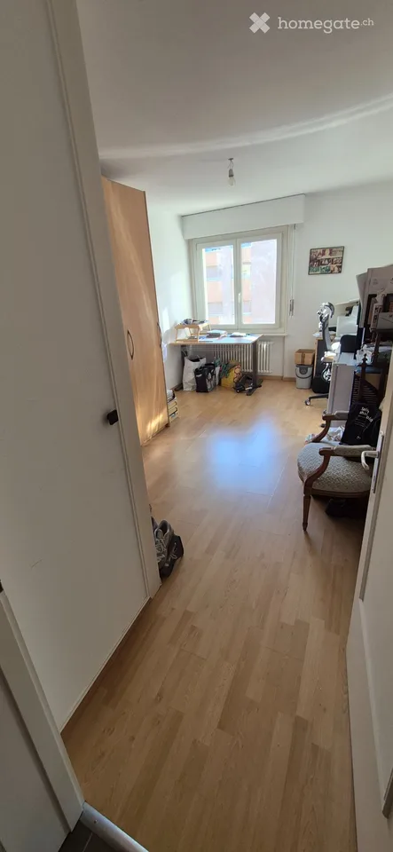 Helles 3.5-Zimmer-Wohnung zur Renovierung ab 01.12.26 - Monthey – Foto 3 von 5