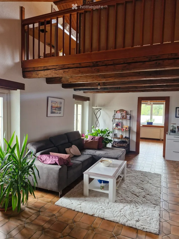 Schönes Dachgeschoss mit 4,5 Zimmern und Garten – Foto 4 von 5
