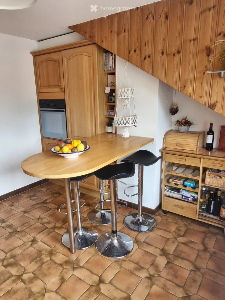 Schönes Dachgeschoss mit 4,5 Zimmern und Garten – Foto 3 von 5