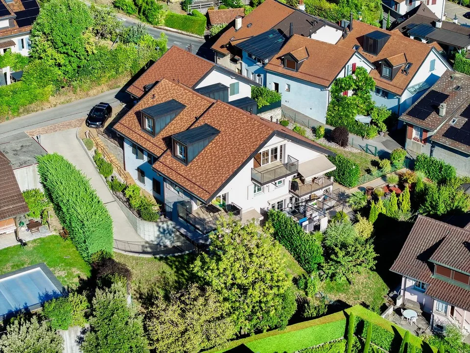 Attico con posizione tranquilla e vista splendida a Belmont-sur-Lausanne – foto 2 di 13