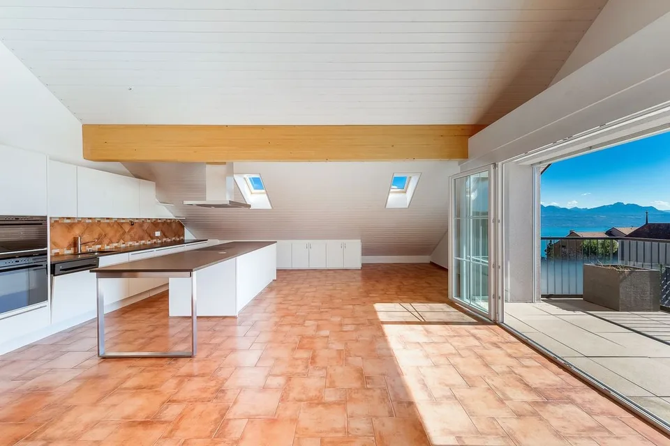Attico con posizione tranquilla e vista splendida a Belmont-sur-Lausanne – foto 3 di 13