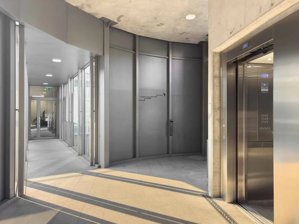 Bureau lumineux de 174m² à Carouge – photo 7 sur 9