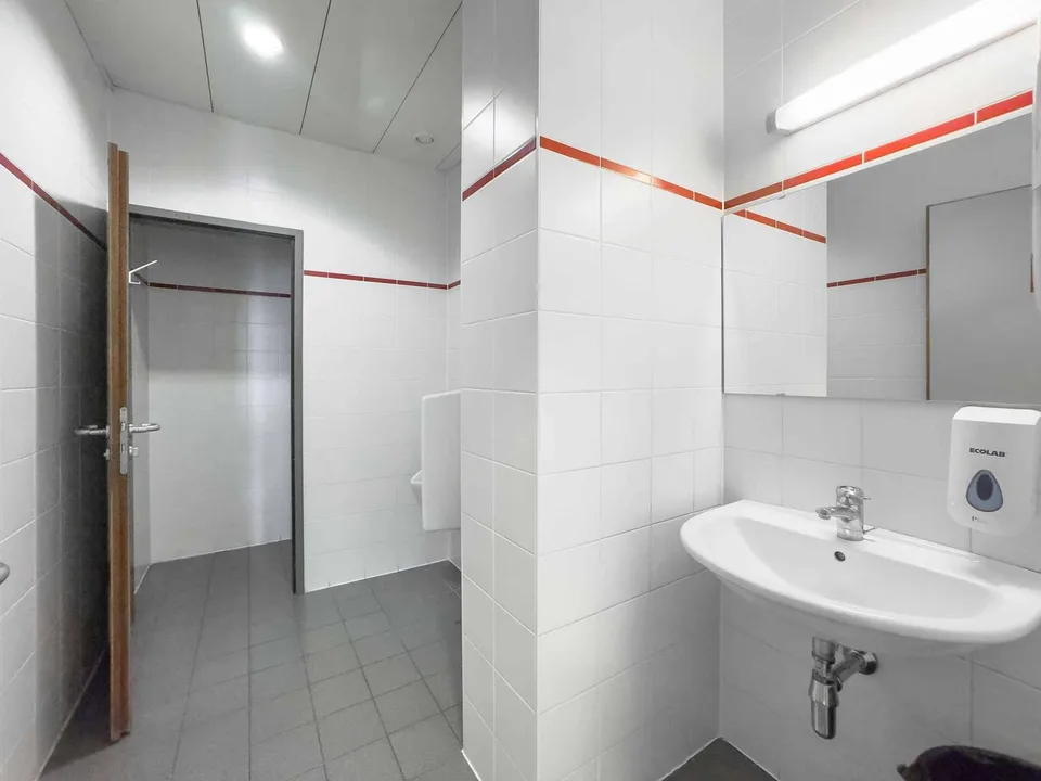 Bureau lumineux de 174m² à Carouge – photo 8 sur 9