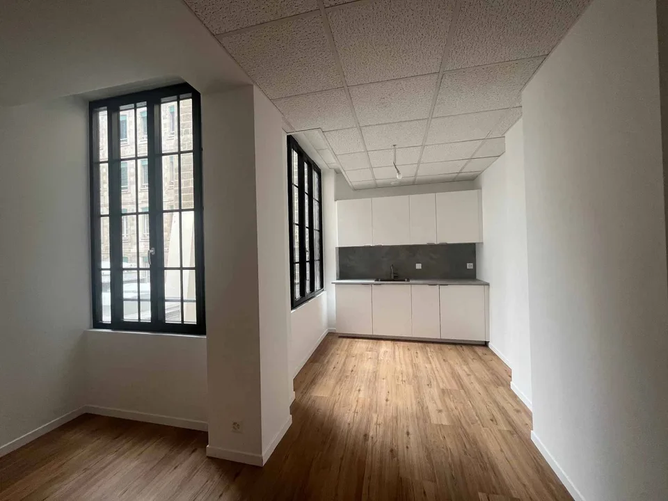 BUREAUX DEXCEPTION DE 177 M² - RUE DE LA CROIX-DOR – photo 3 sur 9