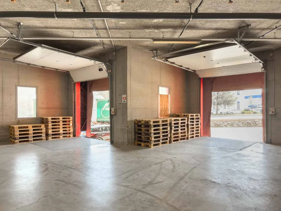 Prächtiges Logistiklager von 2'157m² mit Ladebrücken – Foto 9 von 12