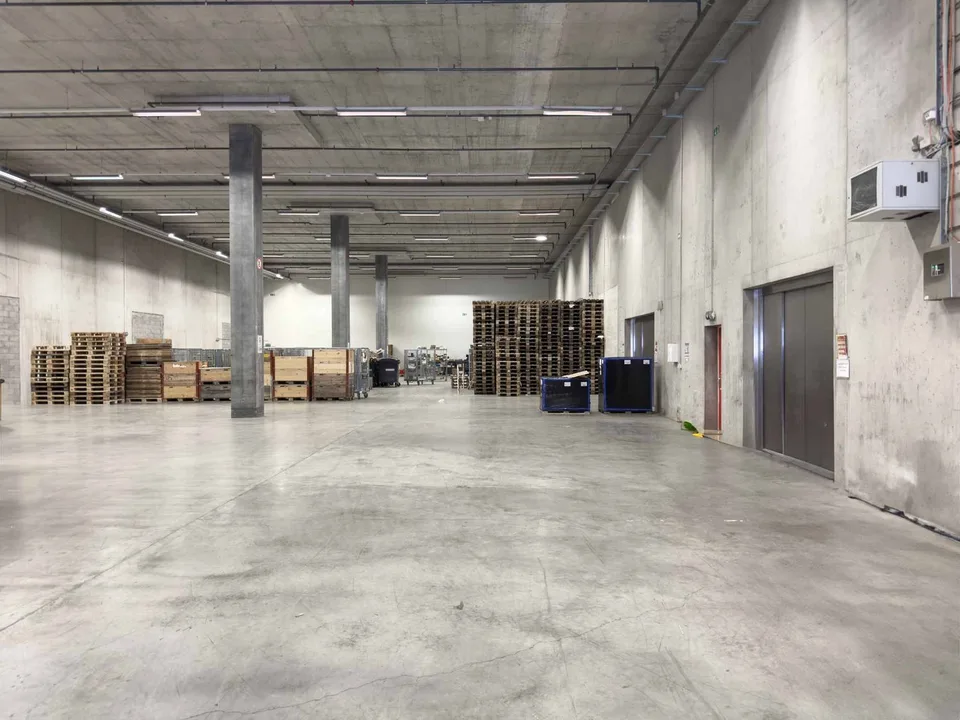 Prächtiges Logistiklager von 2'157m² mit Ladebrücken – Foto 3 von 12