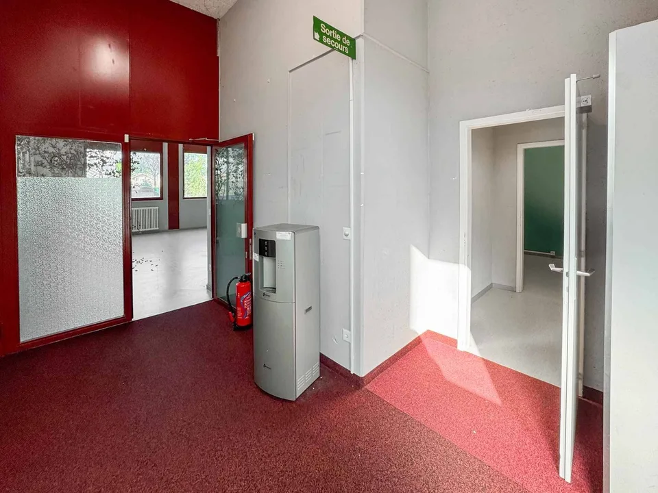 Atelier lumineux de 365 m² à Meyrin – photo 9 sur 11