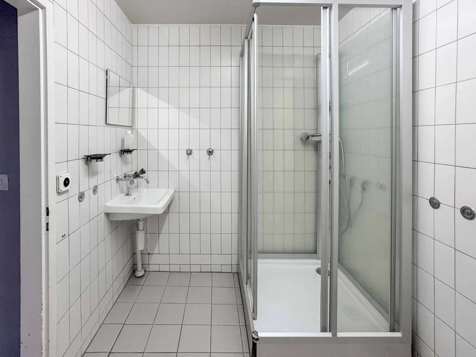 Atelier lumineux de 365 m² à Meyrin – photo 6 sur 11