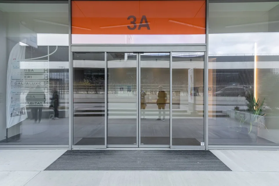 Prächtige Fläche von 300 m2 im 2. Stock eines modernen Gebäudes – Foto 10 von 12