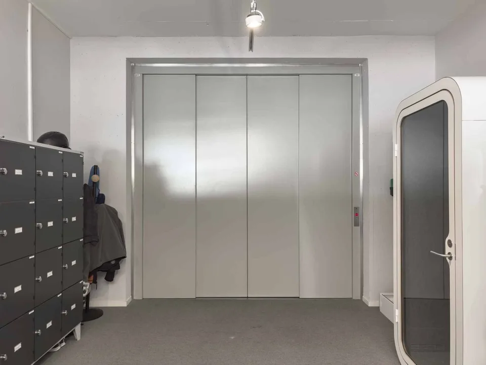 Über 350 m² Büro- und Werkstättenfläche in Meyrin – Foto 11 von 13