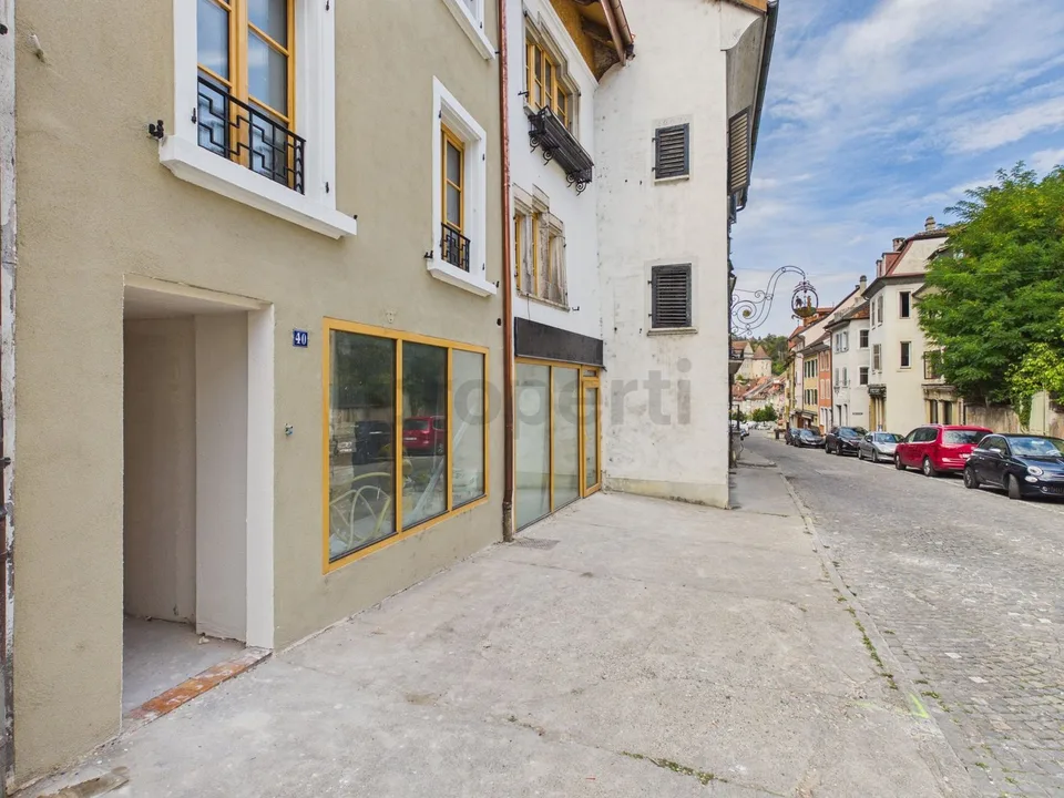 Immeuble mixte au c?ur de la vieille ville de Porrentruy : rénovation complète en cours, livraison clé en main – photo 2 sur 8