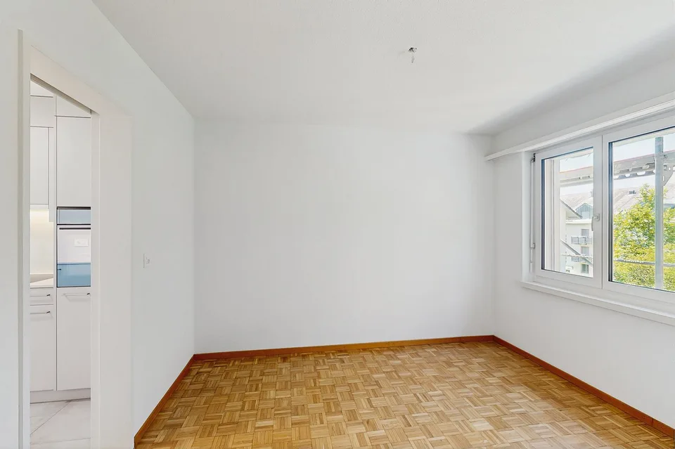 Vivere in modo moderno a Schwerzenbach, frescamente ristrutturato e ottimamente collegato! – foto 5 di 14