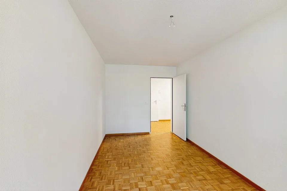 Vivere in modo moderno a Schwerzenbach, frescamente ristrutturato e ottimamente collegato! – foto 9 di 14